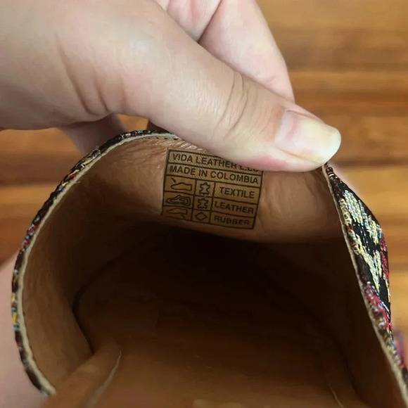 Silvia Cobos Tapestry Patterned Mules with Black Tassels - NWOT - Size 8 - Picture 7 of 8